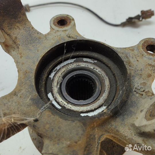 Кулак поворотный передний левый Nissan Sunny 2004