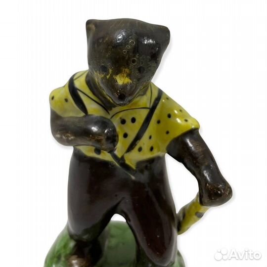 Статуэтка медведь с коробом фарфор СССР бронницы