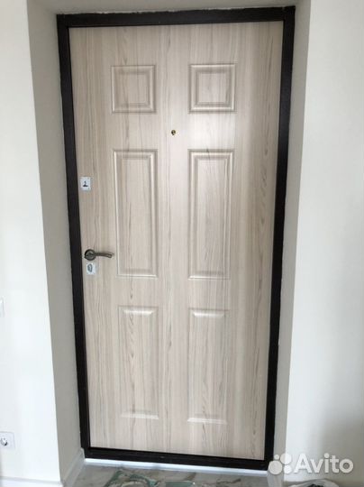 Дверь входная металлическая от застройщика