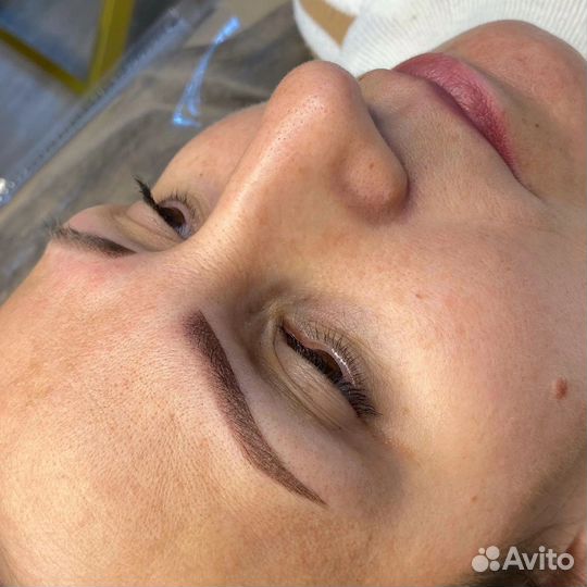 Перманентный макияж бровей