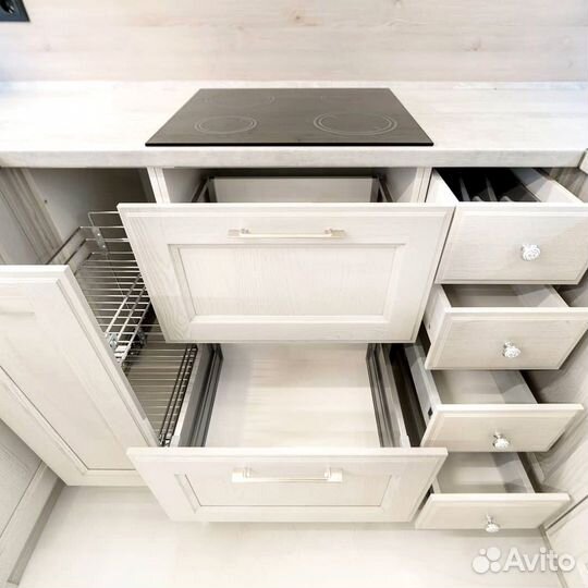 Кухонный гарнитур в современном стиле на заказ