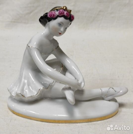 Фарфоровая статуэтка 