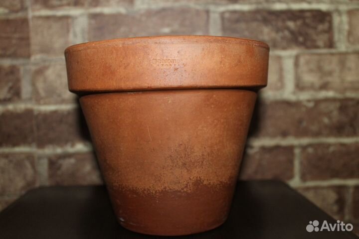 Глиняный горшок для цветов.Deroma