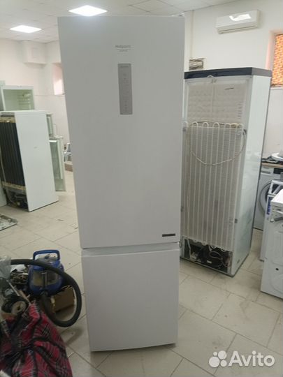 Холодильник хотпоинт аристон