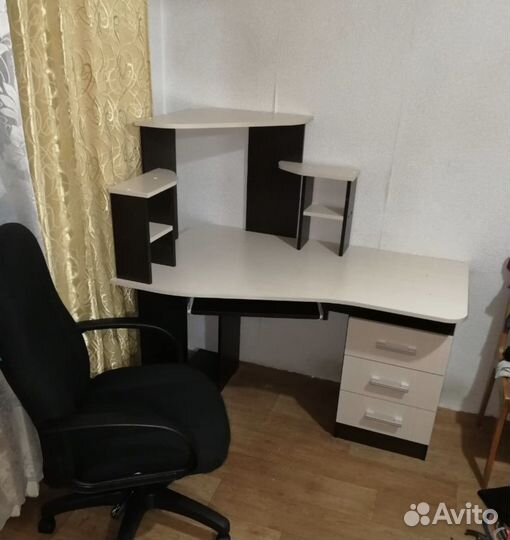 Стол компьютерный