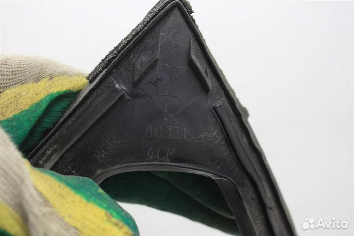 Уплотнитель стекла двери передней левой Nissan X