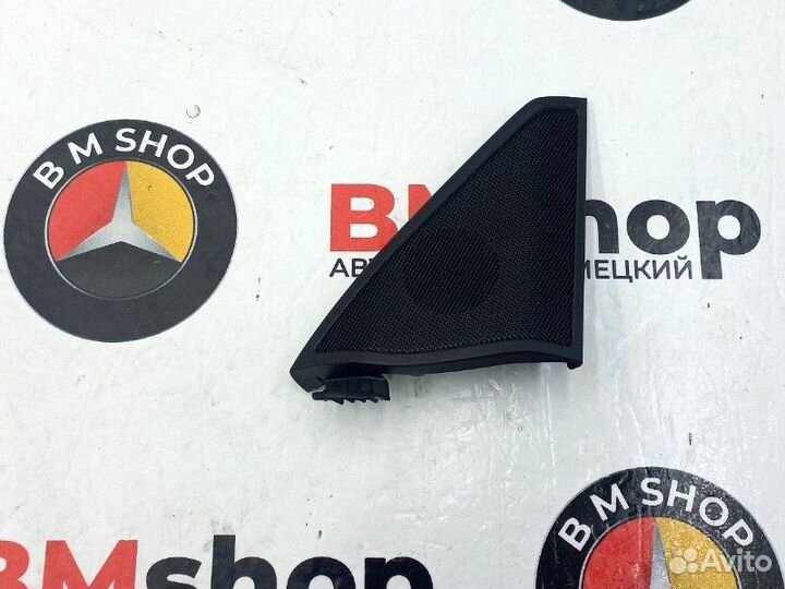 Накладка крепления зеркала передняя правая