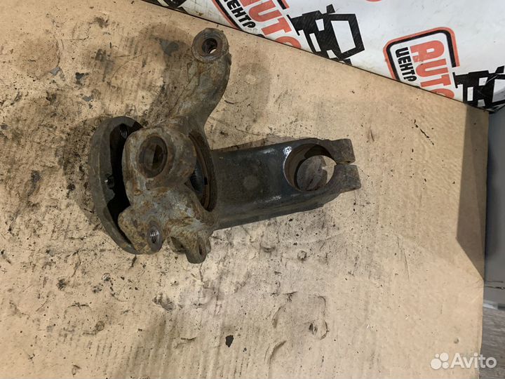 Кулак поворотный передний Volkswagen Polo