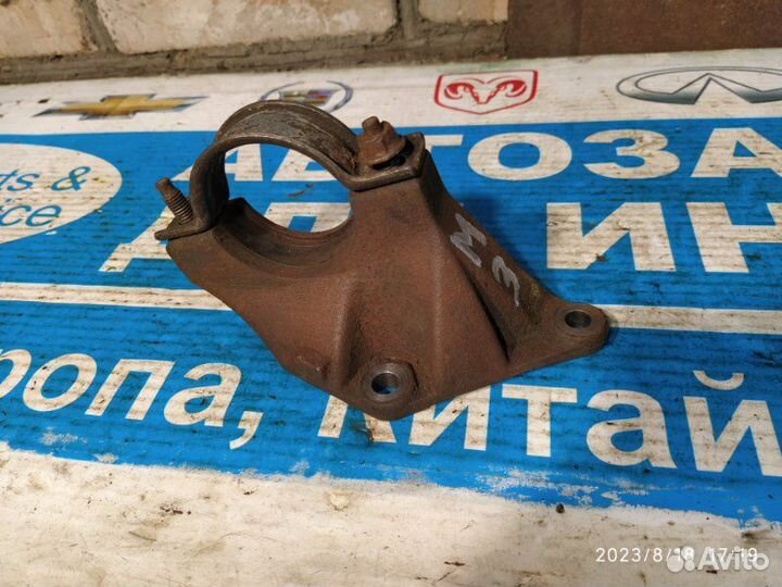 Кронштейн привода правый Ford Mondeo 00-07