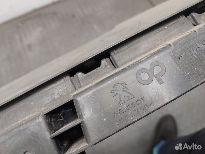 Накладка замка капота Peugeot 308, 2014