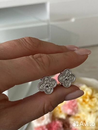 Золотые серьги van cleef