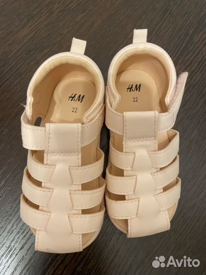 Сандалии для девочки 22 размер новые