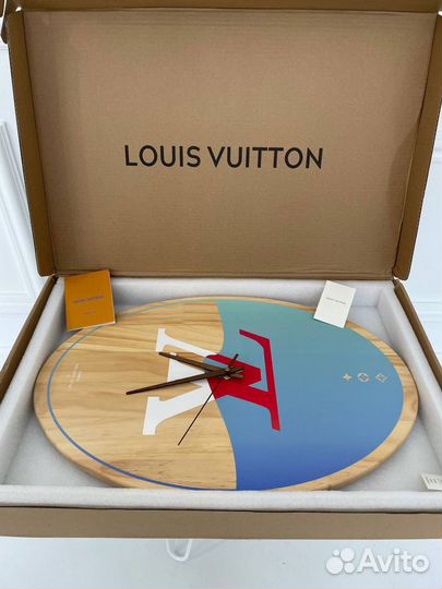 Часы настенные деревянные