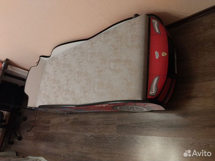 Детская кровать машинка с матрасом бу