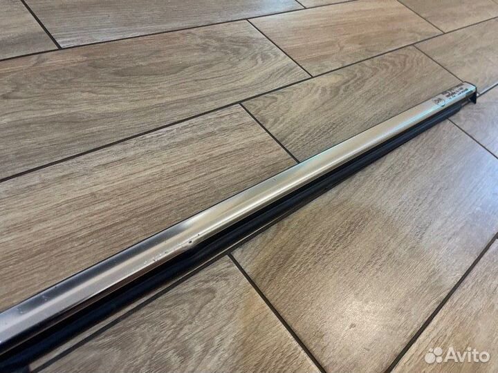 Молдинг стекла задний левый Mercedes Benz Gl X164