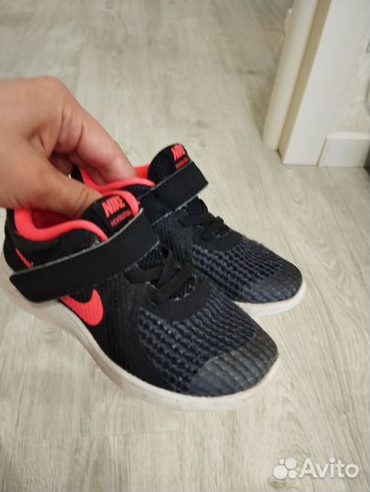 Кроссовки nike revolution 26
