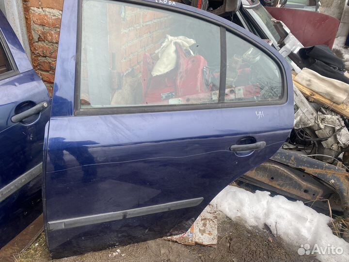 Skoda octavia тур A4 1U дверь