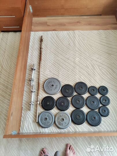 Спортивные блины, штанга и гантели