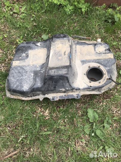 Топливный бак Mitsubishi Lancer 10