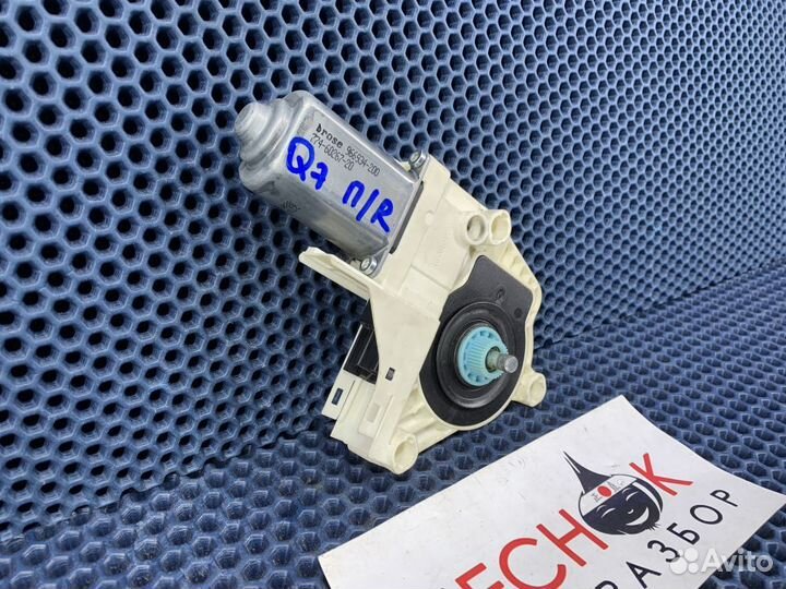 Мотор стеклоподъемника правый Audi Q7 4L