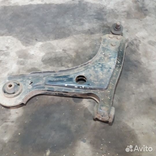 Рычаг подвески передний левый Шевроле Лачетти