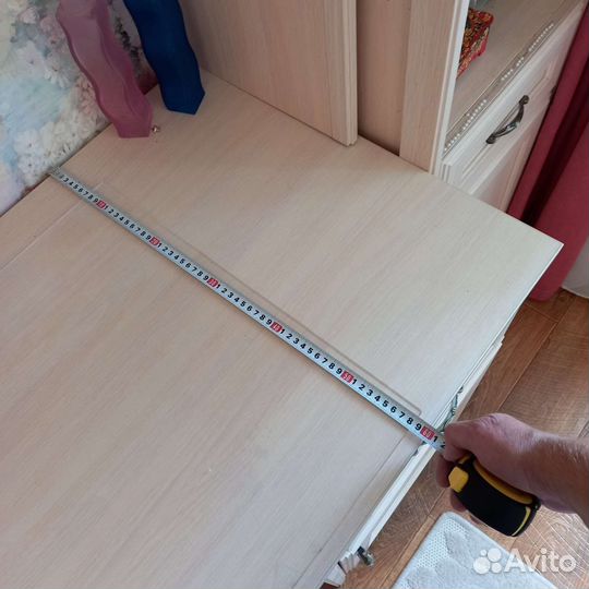 Детская кровать, стол, полка навесная, пенал