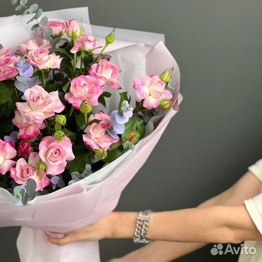 Авторский букет с кустовыми розами