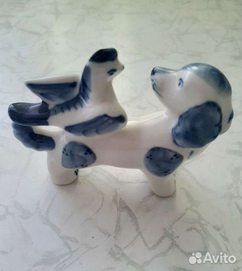 Фарфоровая статуэтка собаки гжель