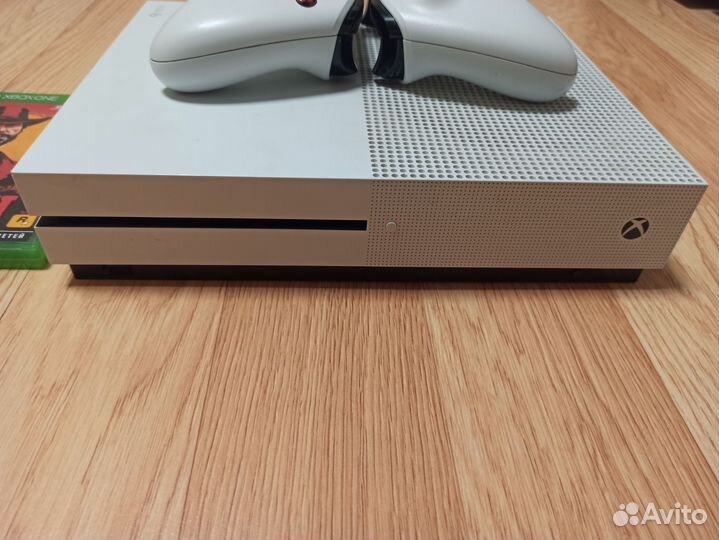 Xbox One s 1tb 2 геймпада + Red dead redemption 2