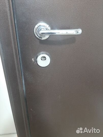 Дверь входная металлическая