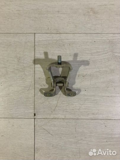 Петля крышки багажника левая volkswagen golf 6 1.4
