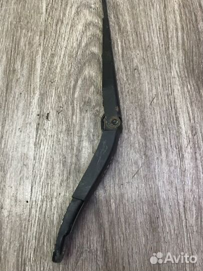 Поводок дворника передний левый Mercedes Ml-350