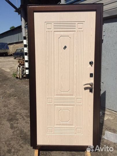 Дверь входная железная