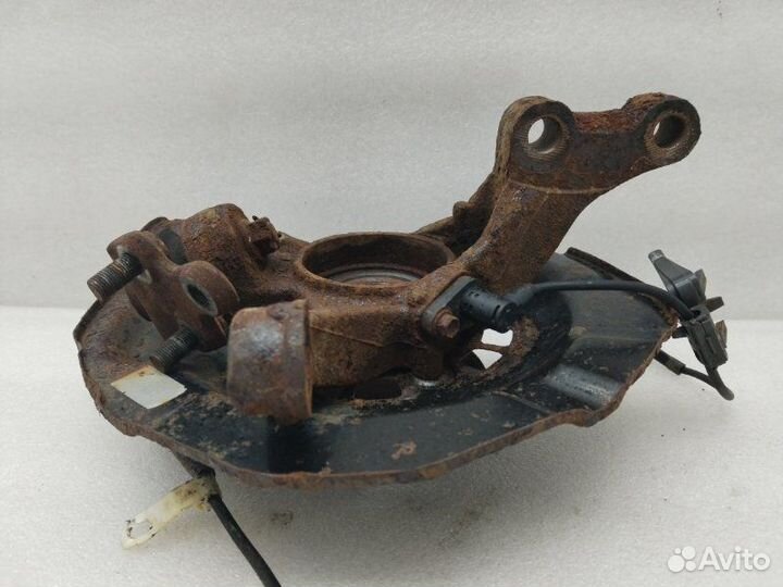 Кулак поворотный передний правый Toyota Camry XV30