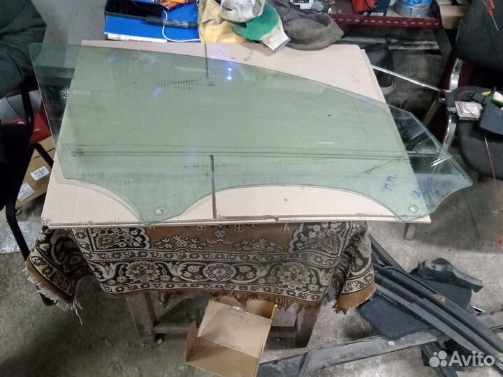 Стекло боковое переднее правое Audi A6 C7