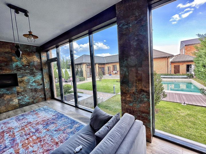 Дом 400 м² на участке 11 сот.