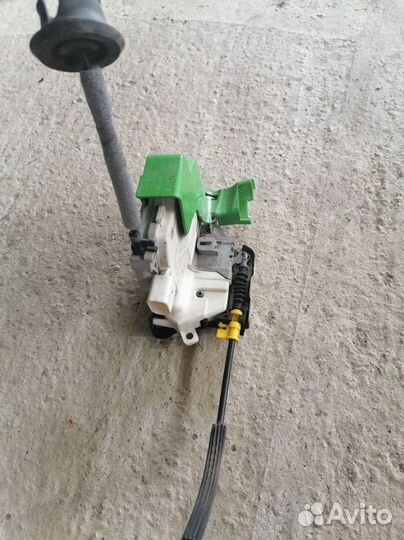 Замок двери передний левый Audi A1 8X 1.4 caxd