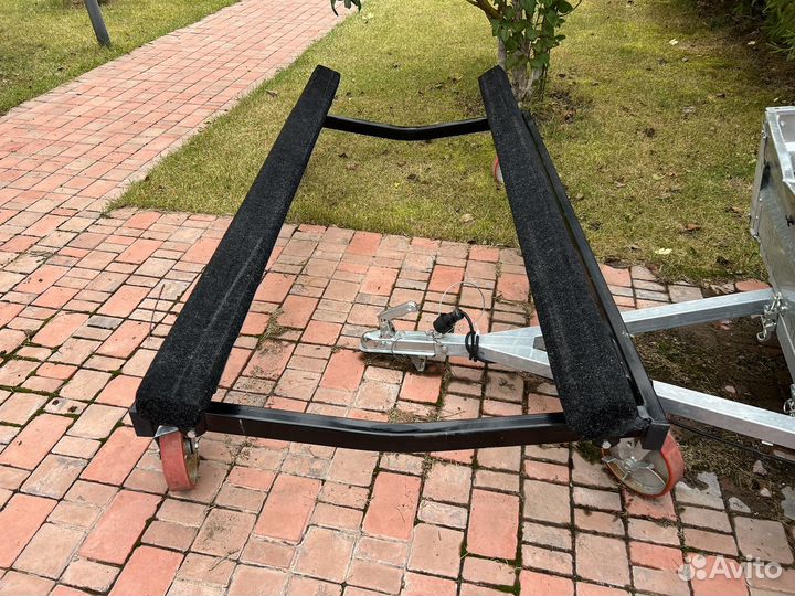 Тележка для гидроцикла (водной техники)