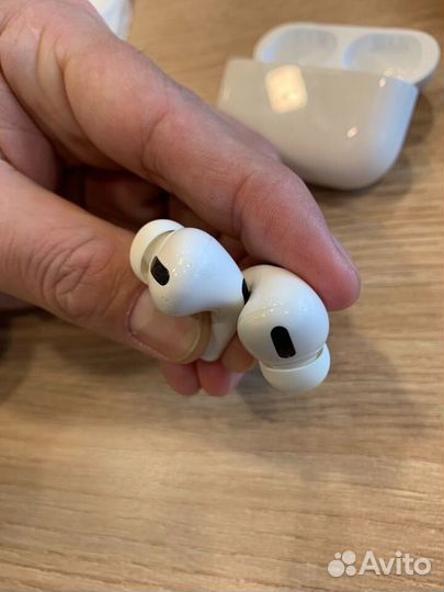 Apple Airpods Pro правый и левый наушник