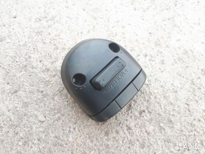 Кнопки управления магнитолой на руле Chevrolet