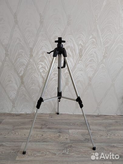 Мольберт тринога