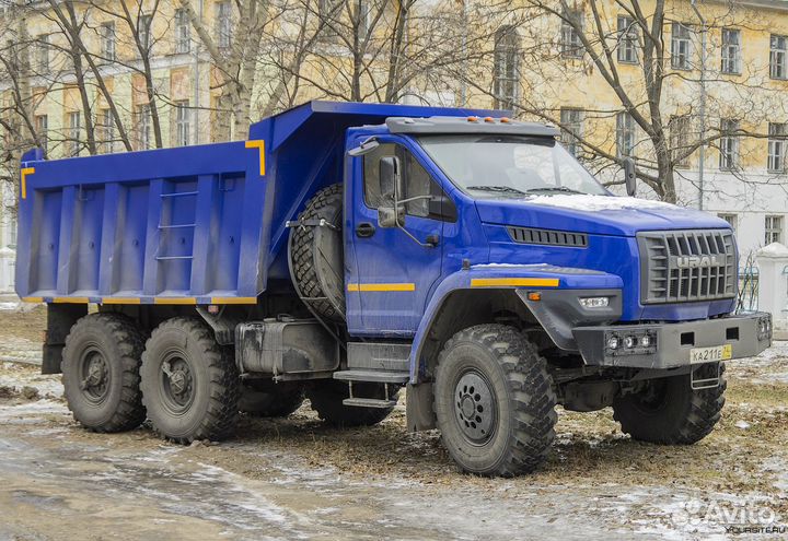 Водитель самосвала Урал некст