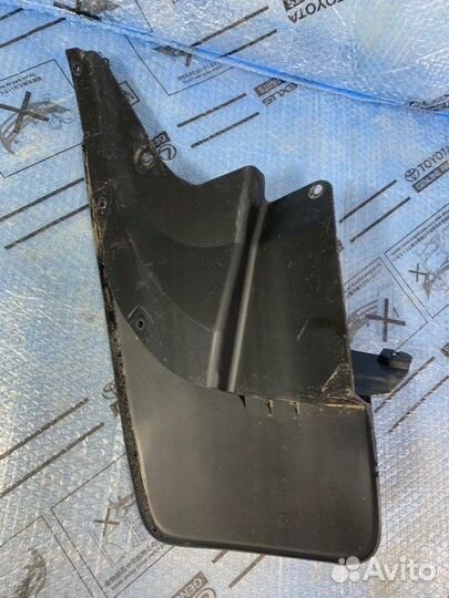 Брызговик задний правый Toyota Land Cruiser Prado