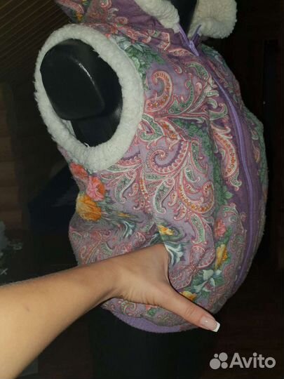 Жилетка безрукавка с капюшоном