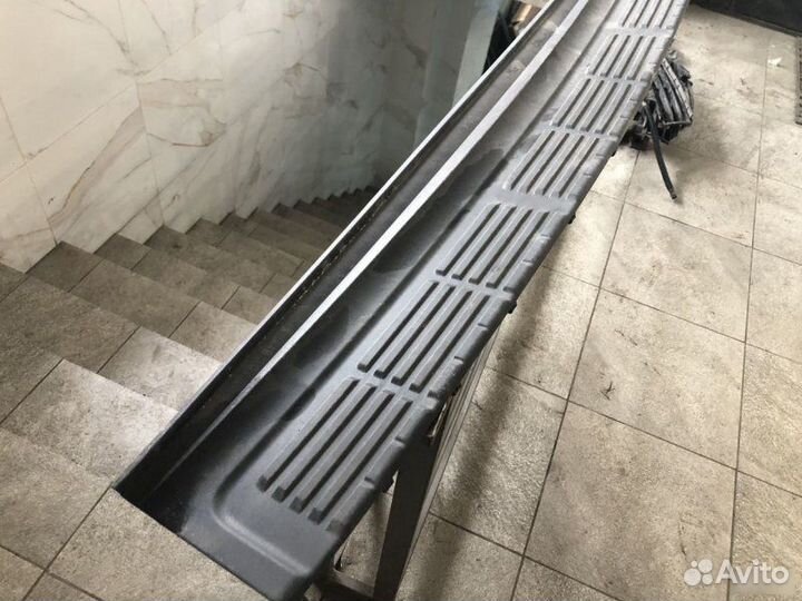 Накладка заднего бампера Toyota Land Cruiser 200