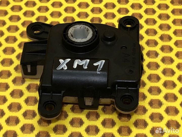 Моторчик заслонки печки левый Kia Sorento Prime UM