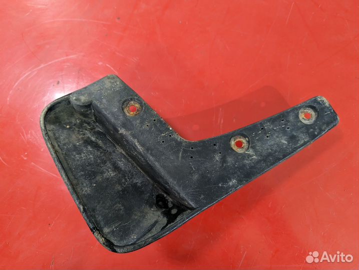 Брызговик передний левый Mitsubishi Lancer 9