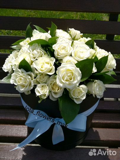 Кустовая роза в шляпной коробке