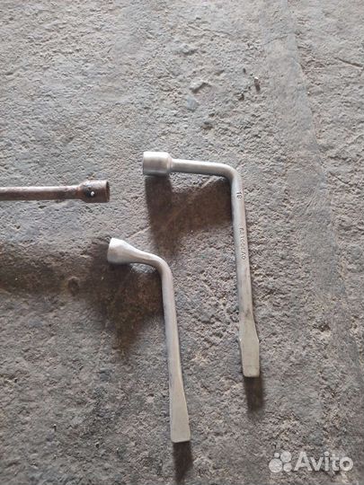 Балонный ключ крестовой