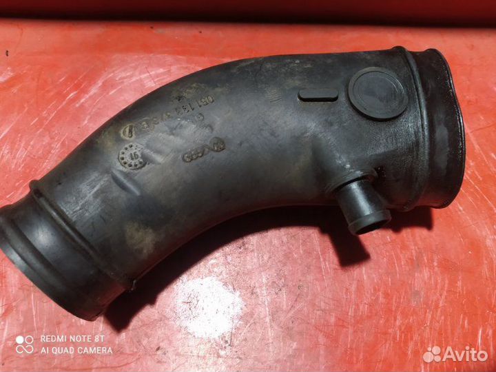 Патрубок воздухозаборника Volkswagen Passat B3